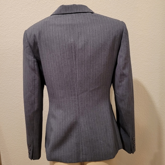 Gray stripe 3 button closure lined blazer 10 - Picture 6 of 11